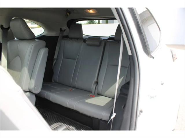 2022 Toyota Highlander Hybrid Platinum