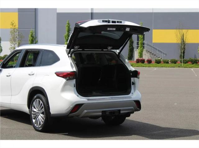 2022 Toyota Highlander Hybrid Platinum