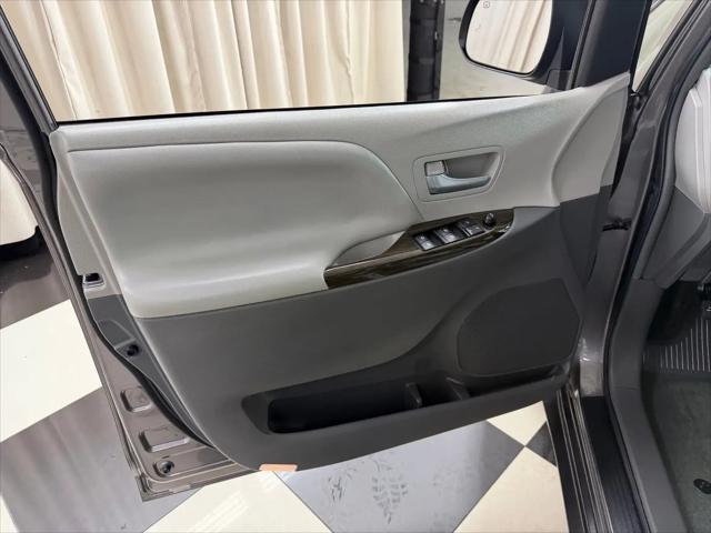2017 Toyota Sienna XLE Premium 7 Passenger