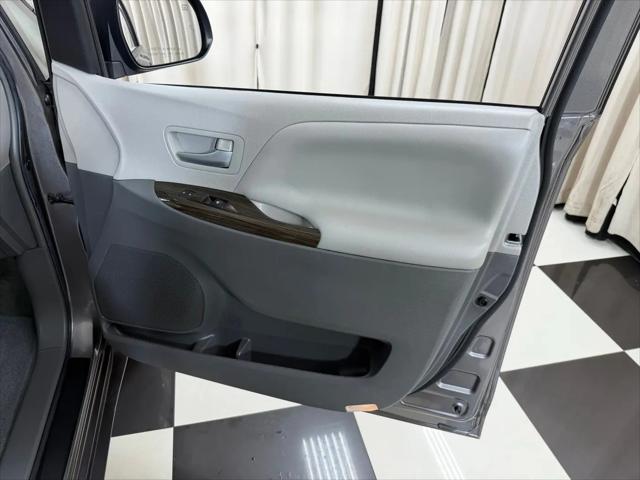2017 Toyota Sienna XLE Premium 7 Passenger