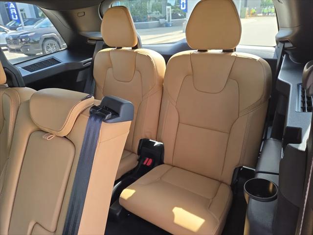 2024 Volvo XC90 B6 Ultimate Bright Theme 7-Seater