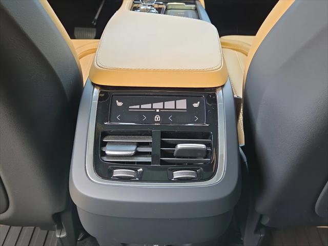 2024 Volvo XC90 B6 Ultimate Bright Theme 7-Seater