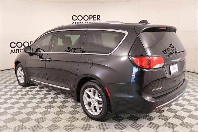 2017 Chrysler Pacifica Touring-L Plus