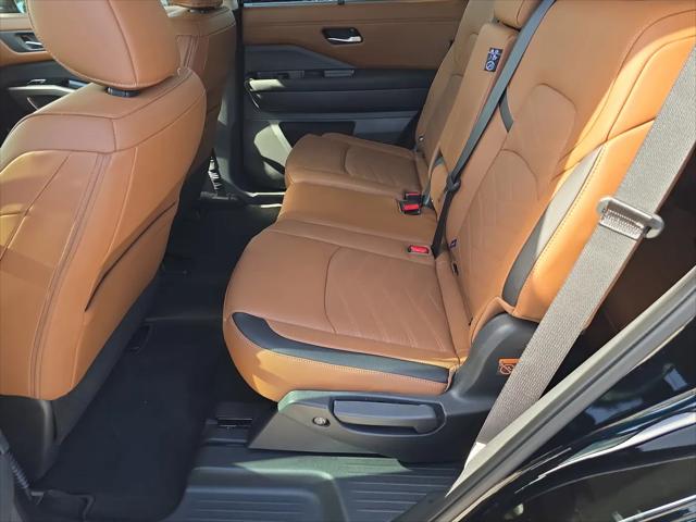2025 Nissan Pathfinder Platinum FWD