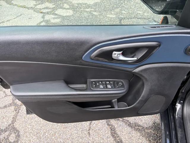 2016 Chrysler 200 S