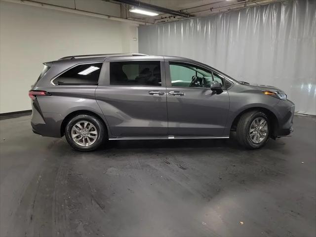 2025 Toyota Sienna XLE