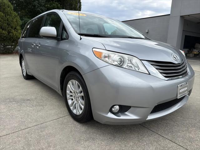 2013 Toyota Sienna XLE V6 8 Passenger