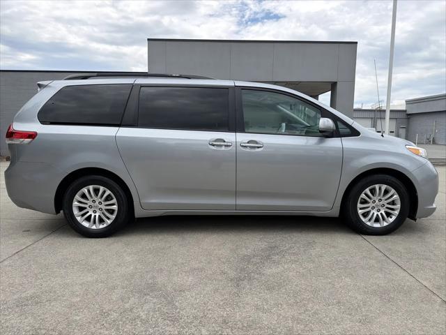 2013 Toyota Sienna XLE V6 8 Passenger