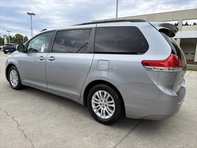 2013 Toyota Sienna XLE V6 8 Passenger