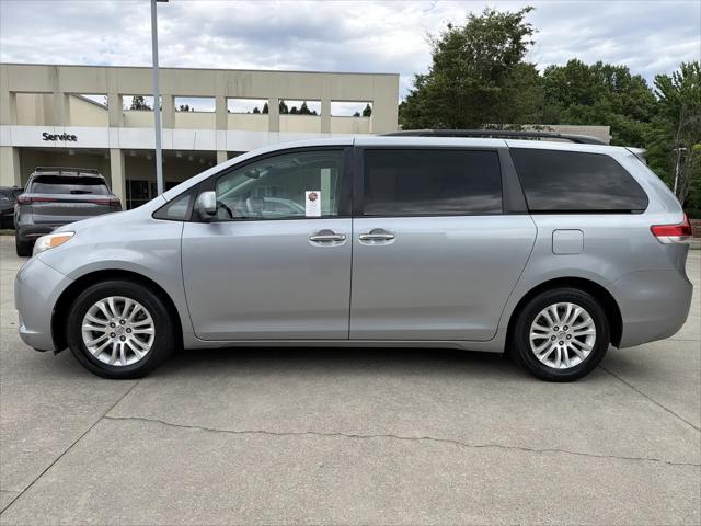 2013 Toyota Sienna XLE V6 8 Passenger