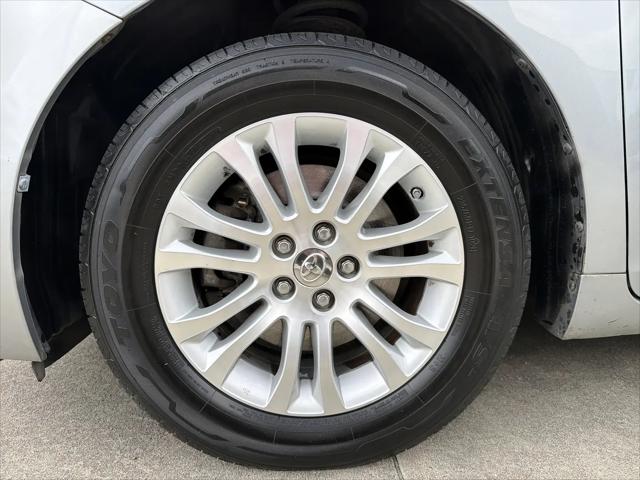 2013 Toyota Sienna XLE V6 8 Passenger