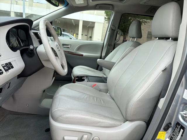 2013 Toyota Sienna XLE V6 8 Passenger