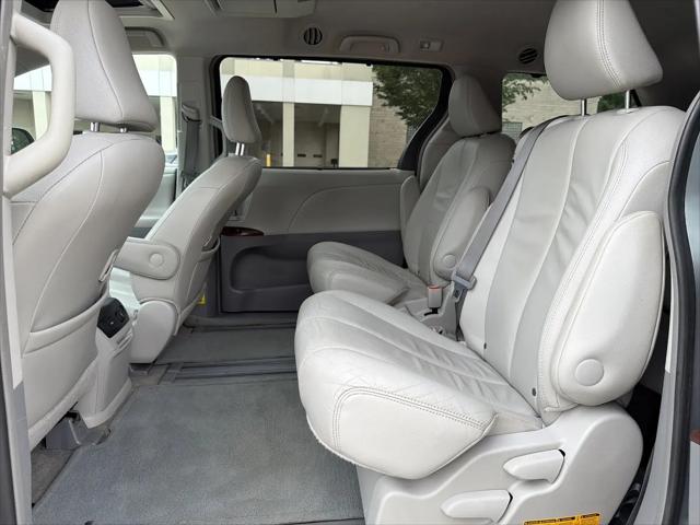2013 Toyota Sienna XLE V6 8 Passenger