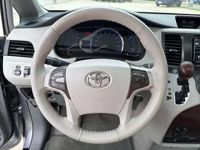 2013 Toyota Sienna XLE V6 8 Passenger