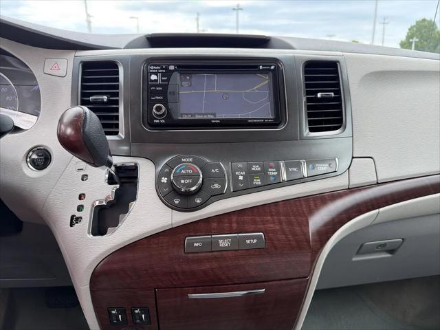 2013 Toyota Sienna XLE V6 8 Passenger