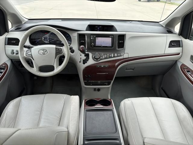 2013 Toyota Sienna XLE V6 8 Passenger