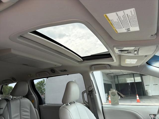 2013 Toyota Sienna XLE V6 8 Passenger