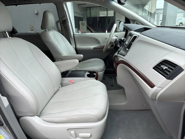 2013 Toyota Sienna XLE V6 8 Passenger