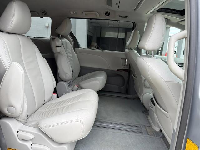 2013 Toyota Sienna XLE V6 8 Passenger
