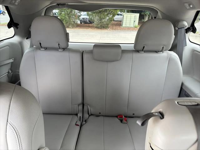 2013 Toyota Sienna XLE V6 8 Passenger