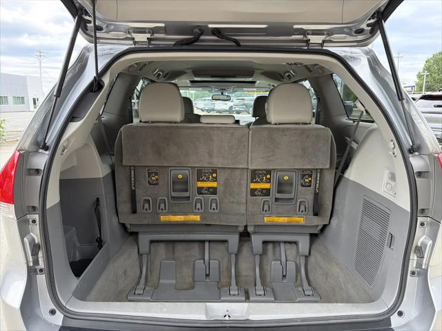 2013 Toyota Sienna XLE V6 8 Passenger