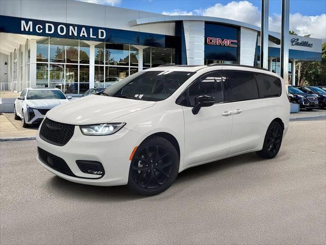 2025 Chrysler Pacifica Limited for sale in Saginaw, MI