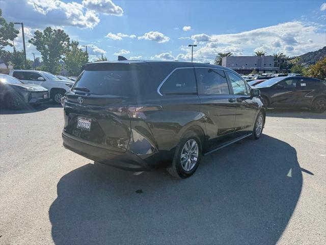 2025 Toyota Sienna LE