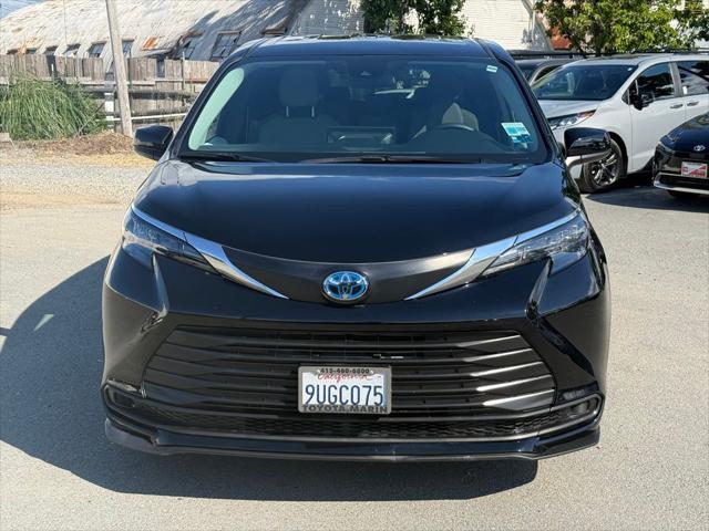 2025 Toyota Sienna LE