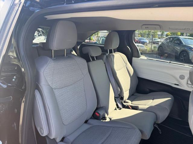 2025 Toyota Sienna LE