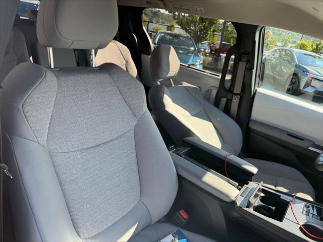 2025 Toyota Sienna LE