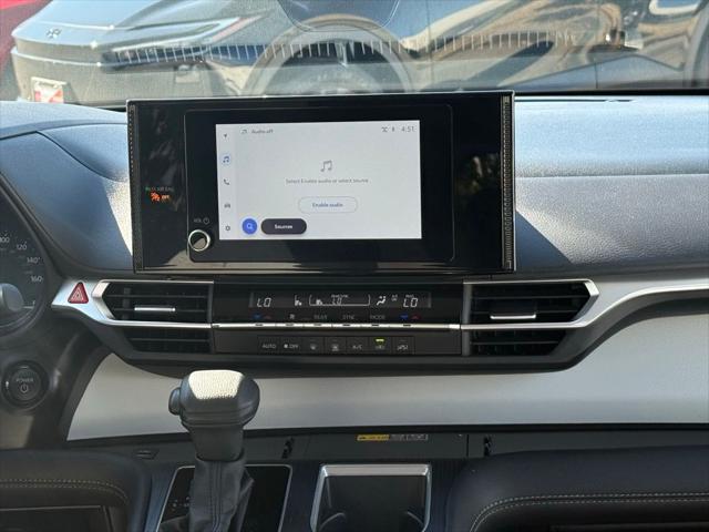 2025 Toyota Sienna LE