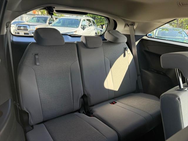 2025 Toyota Sienna LE