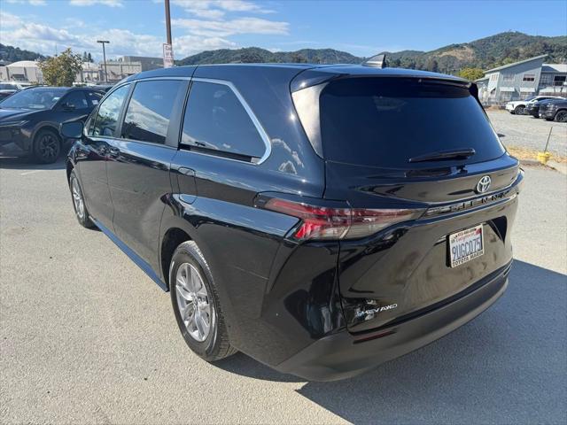 2025 Toyota Sienna LE