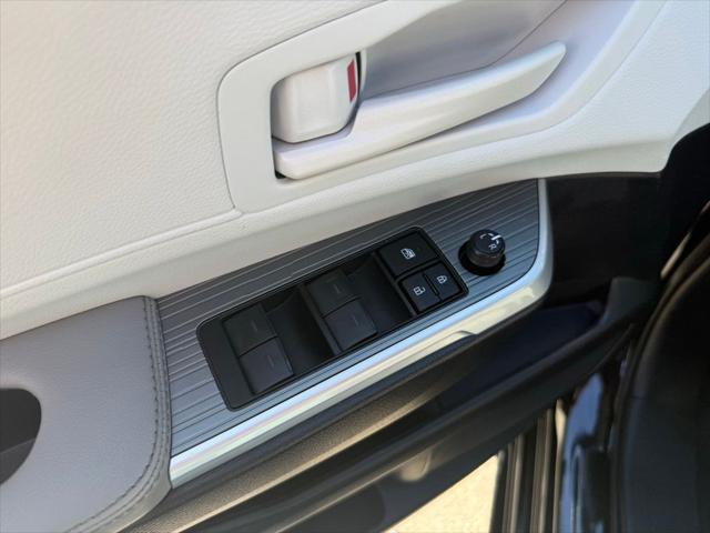 2025 Toyota Sienna LE