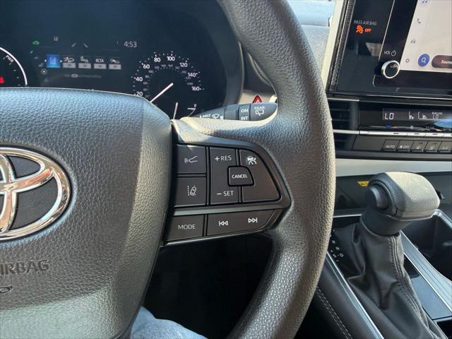 2025 Toyota Sienna LE