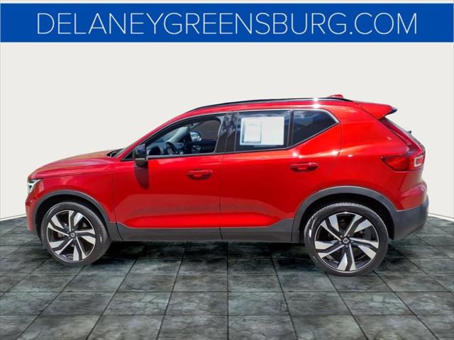 2023 Volvo XC40 B5 Plus Dark Theme