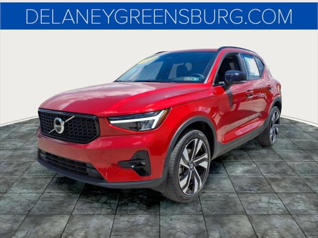 2023 Volvo XC40 B5 Plus Dark Theme