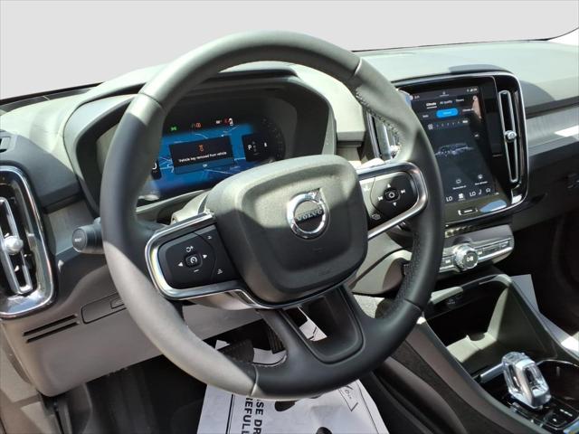 2023 Volvo XC40 B5 Plus Dark Theme