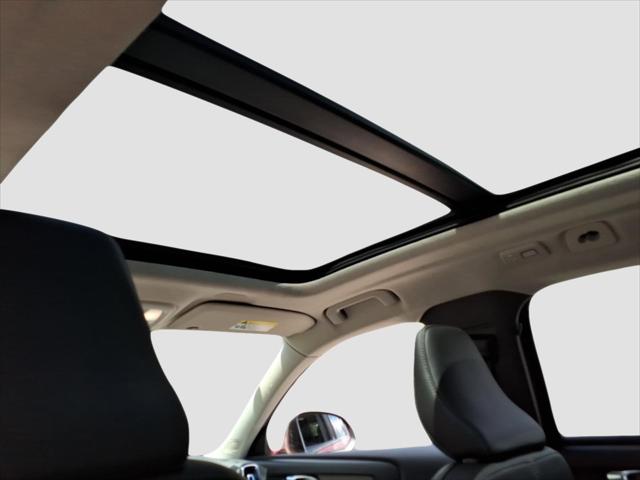 2023 Volvo XC40 B5 Plus Dark Theme