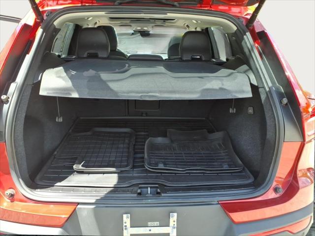 2023 Volvo XC40 B5 Plus Dark Theme