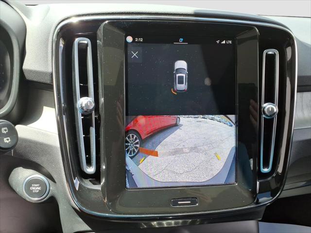 2023 Volvo XC40 B5 Plus Dark Theme