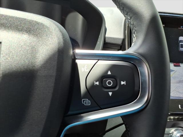 2023 Volvo XC40 B5 Plus Dark Theme