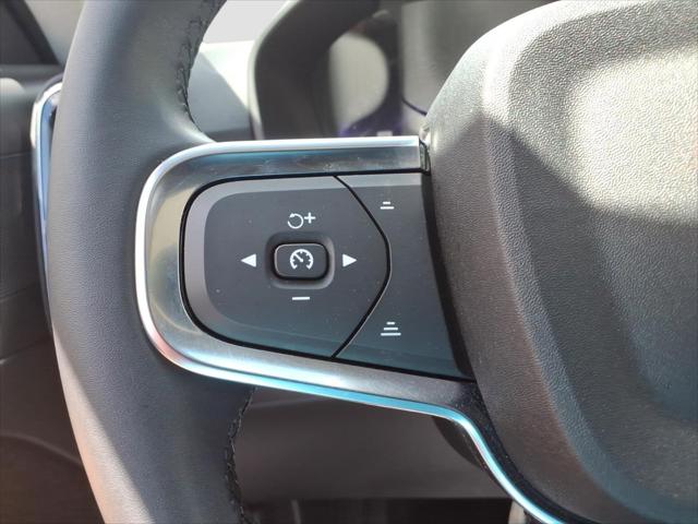 2023 Volvo XC40 B5 Plus Dark Theme