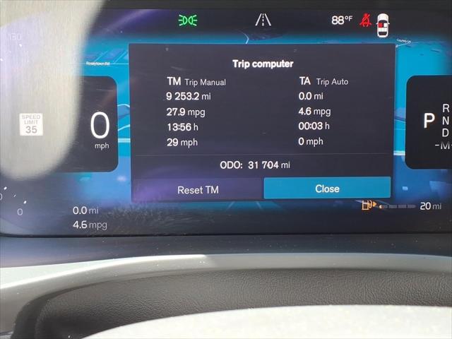 2023 Volvo XC40 B5 Plus Dark Theme
