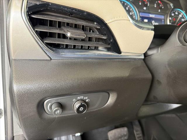 2023 Chevrolet Traverse AWD LT Leather
