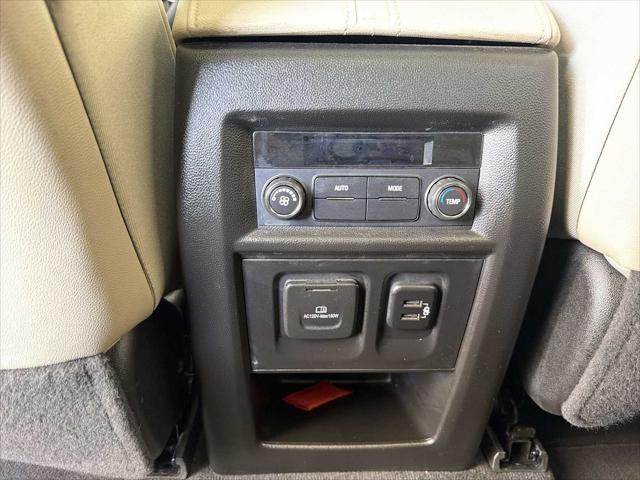 2023 Chevrolet Traverse AWD LT Leather