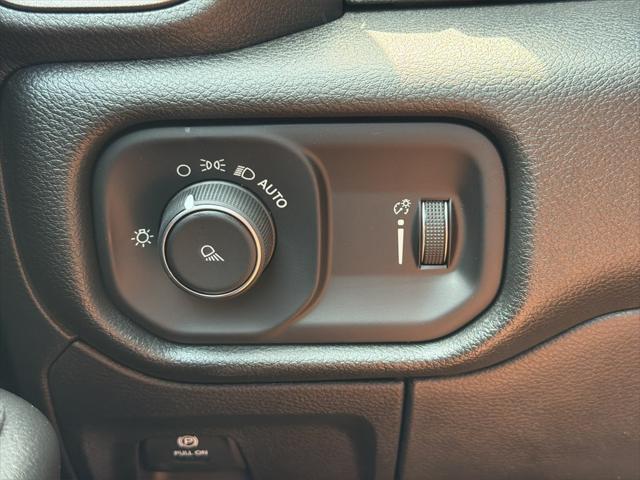 2026 RAM 1500 RAM 1500 TRADESMAN QUAD CAB 4X2 64 BOX