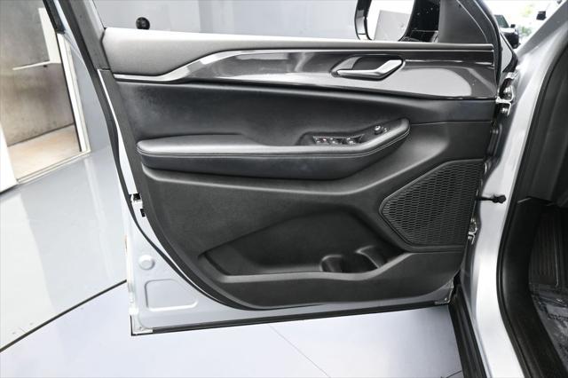 2023 Jeep Grand Cherokee L Altitude 4x2