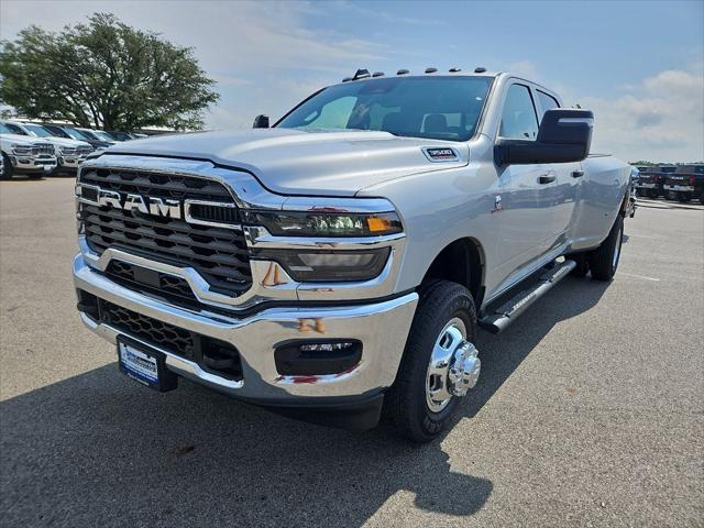 2026 RAM Ram 3500 RAM 3500 TRADESMAN CREW CAB 4X4 8 BOX