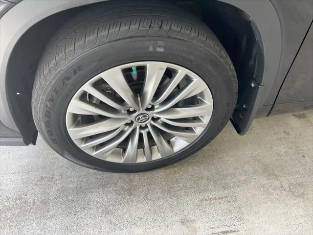 2024 Toyota Highlander Platinum